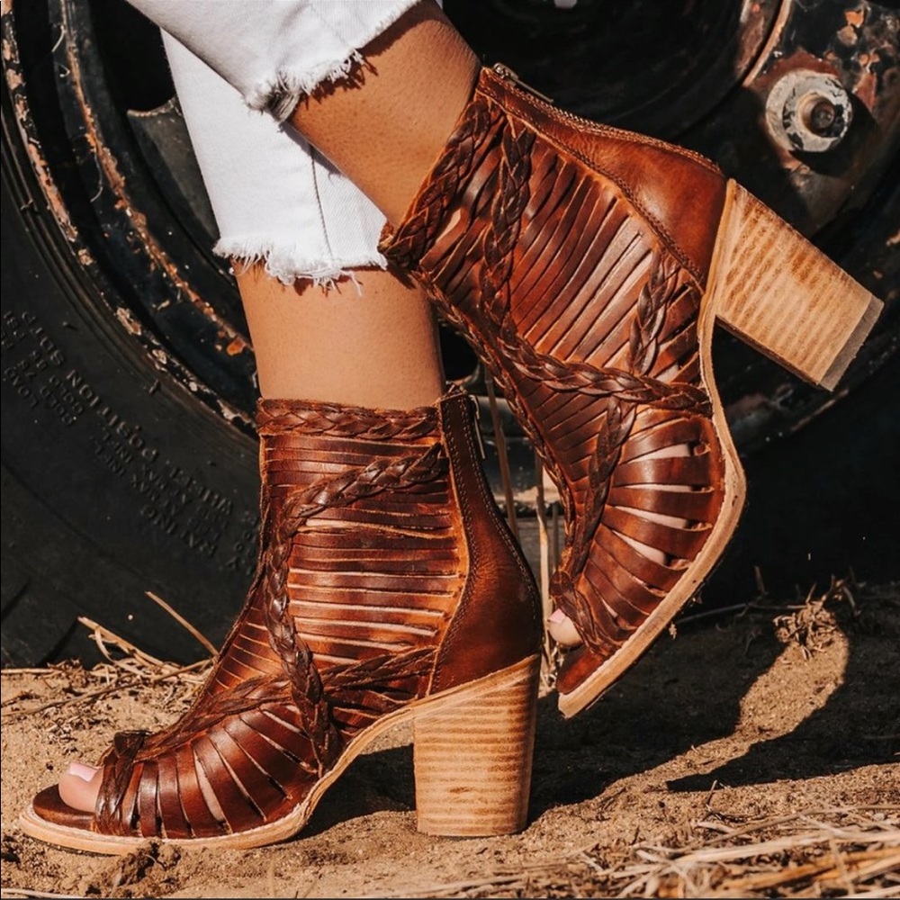 NWT Freebird Bella in Cognac Size 7